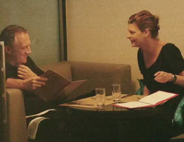 Pinault y Linda se vieron en un restaurante de Nueva York, en julio, se especula para tratar relacionados con Agustine.