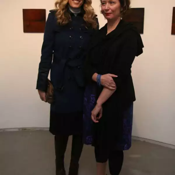 Exposición de Mona J. Lang con Rebeca De Alba.
