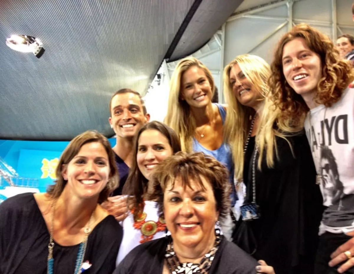 La modelo con su familia y la de Shaun White.