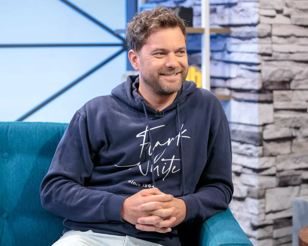 Joshua Jackson Visits The IMDb Show