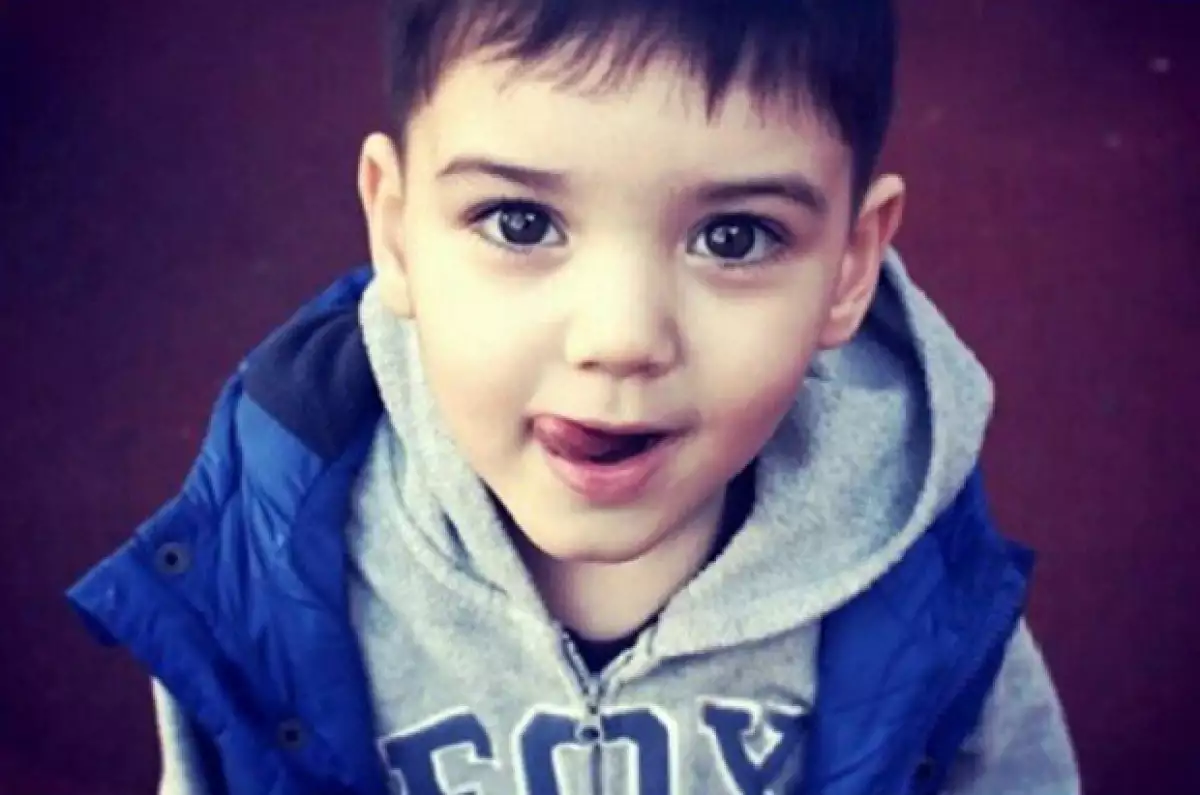 El día de hoy el vocalista de One Direction cumple 22 años de edad y, para agradecer a sus fans sus felicitaciones, publicó una tierna foto de cuando era pequeño.