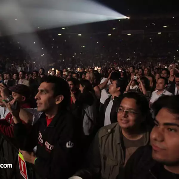El Palacio de los Deportes lució completamente abarrotado.