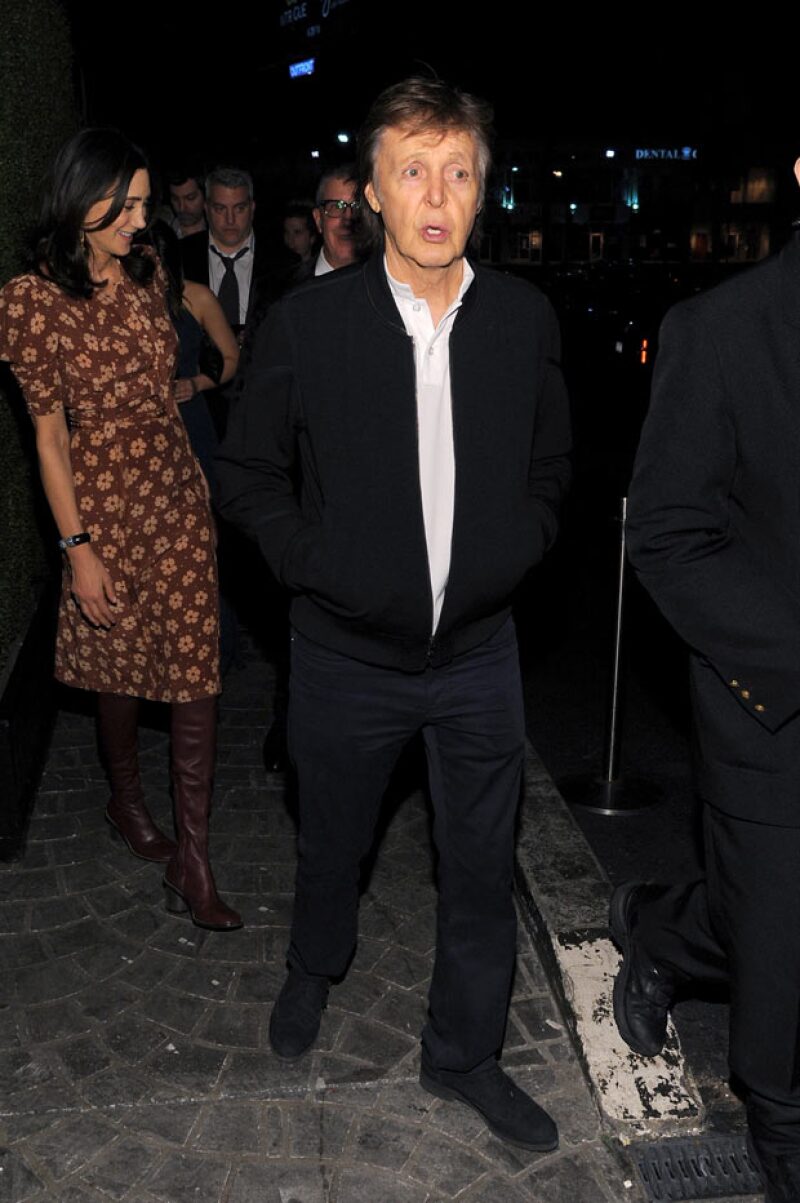 Al final Paul se fue con su esposa, Beck y Taylor Hawkins a otra fiesta.