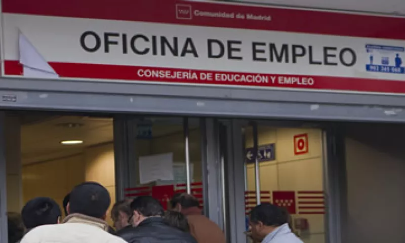 En España hay 2,416,228 hombres y 2,491,589 de mujeres sin empleo. (Foto: AP)