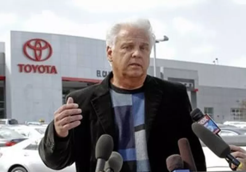 James Sikes relata la falla que experimentó en su auto Toyota. (Foto: AP)