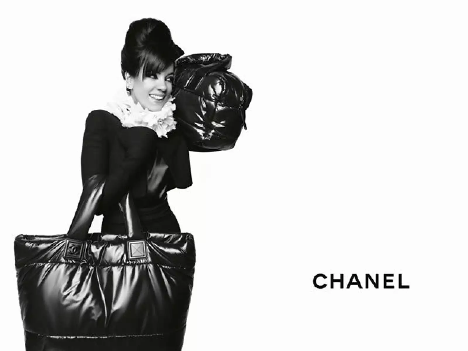 Lily Allen es una de las consentidas de Karl Lagerfeld, por lo que no sorprendió para ser elegida como una de las embajadoras de la firma de lujo.