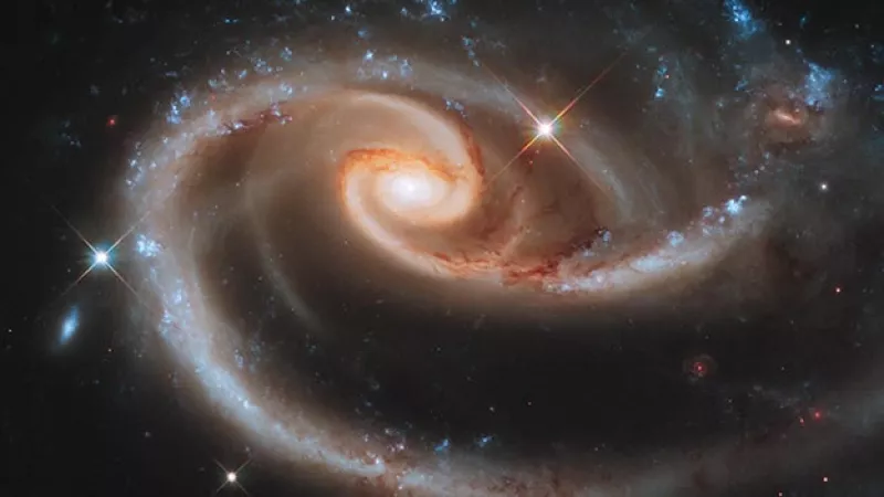 La NASA publica imágenes tomadas por el telescopio Hubble en su aniversario 21