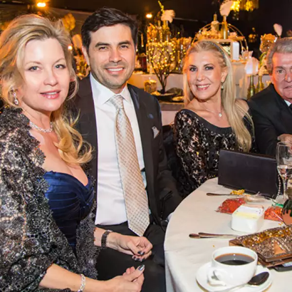 Carlos y Jennifer Agüero,Lila Deneken y Luis Canales
