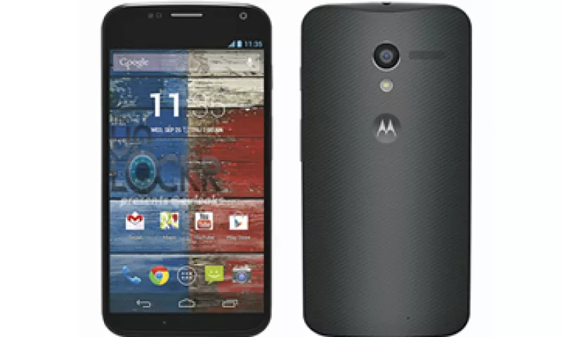 La cámara funciona con un solo movimiento de muñeca, con el que se activa automáticamente el lente. (Foto: Cortesía Motorola)