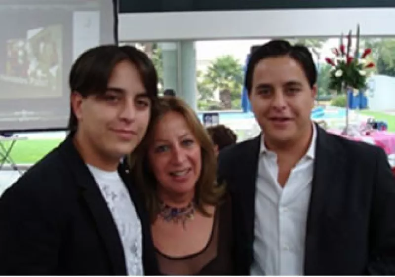 Claudio (d) y Rodrigo (i), convirtieron la empresa de su mamá en una compañía que en 2009 facturó 24 mdp. (Foto: Cortesía Sogbo)