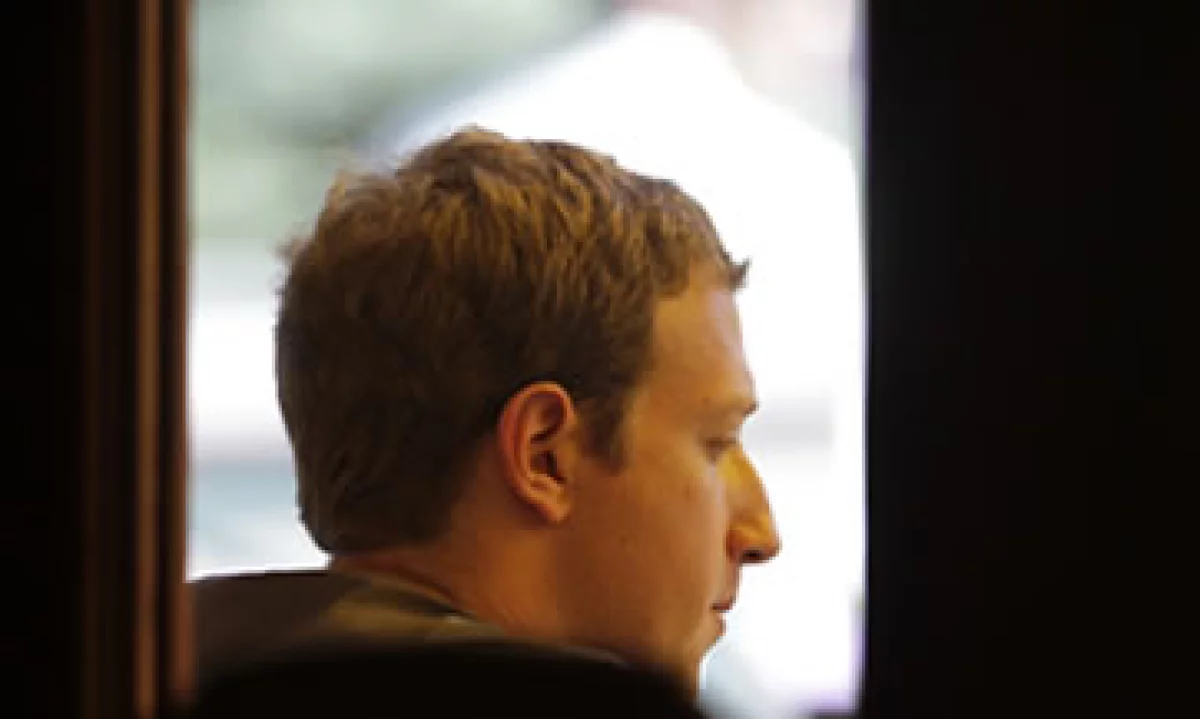 Zuckerberg, de 28 años, controla más de la mitad de las acciones con derecho a voto en Facebook. (Foto: AP)