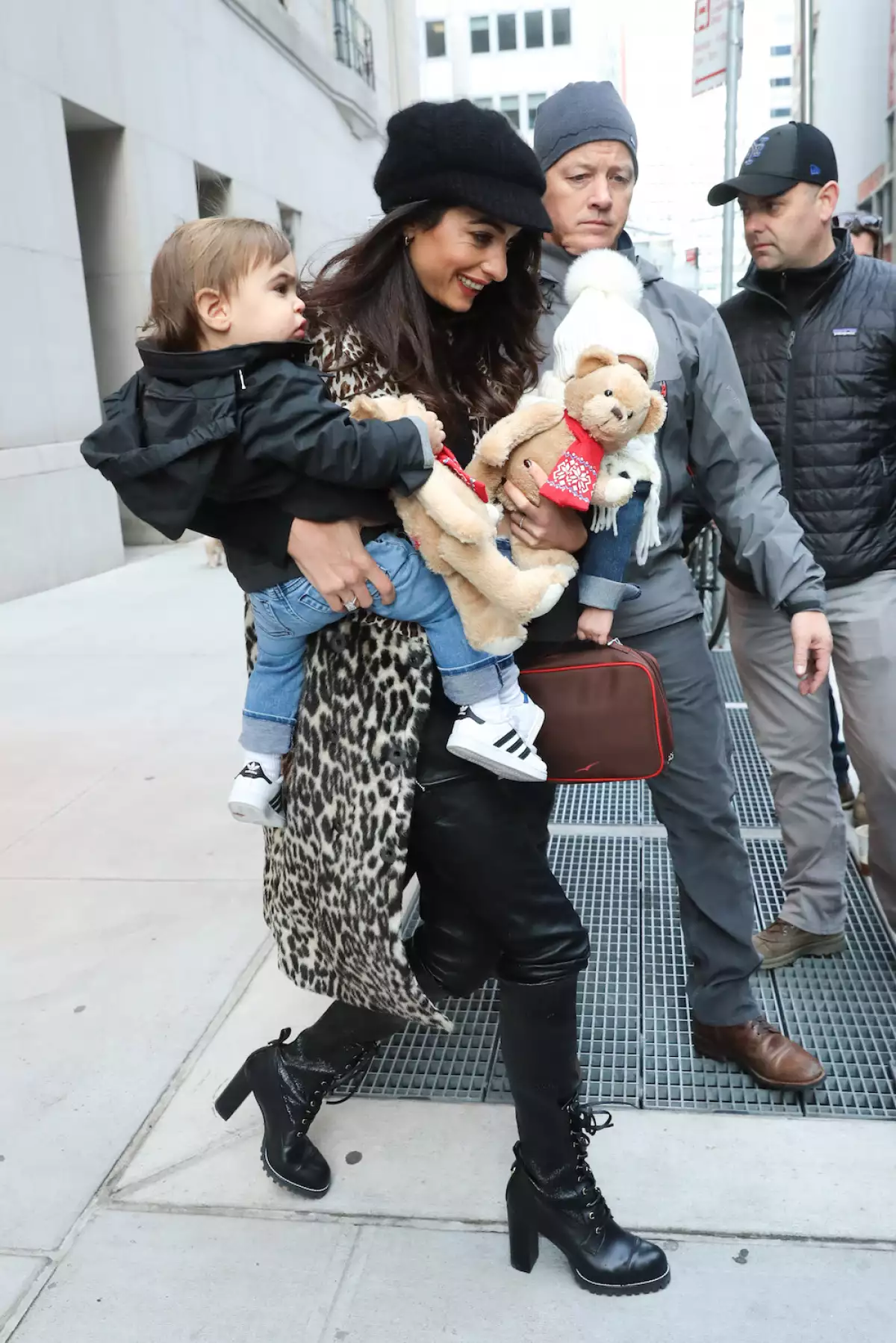 Amal Clooney y sus gemelos Alexander y Ella