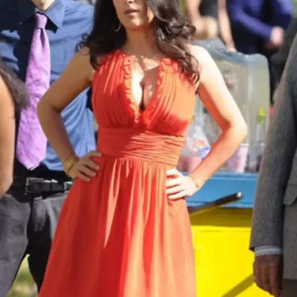 El escote que usó durante la grabación de su participación en la serie 30 rock causó sensación.