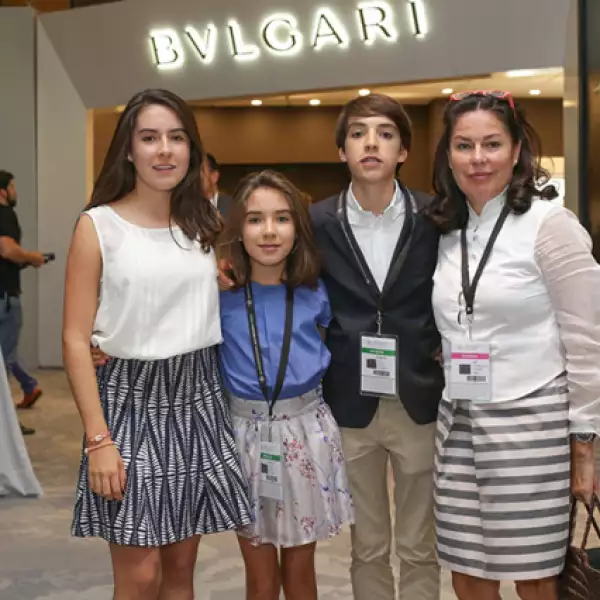 Carlota, Eugenia, Paolo y María Alonso