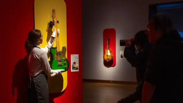 Dos guitarras emblemáticas de exintegrante de The Smiths alcanzaron cifras millonarias en subasta