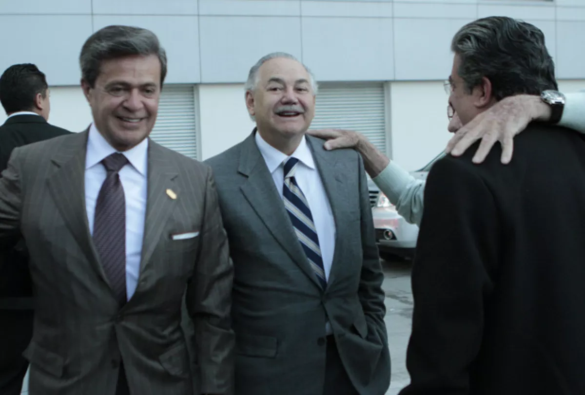 Según informaron medios nacionales, Salinas de Gortari fue invitado especialmente por Carlos Peralta, presidente de grupo IUSA, y que trabaja en una empresa de beneficio social de la compañía.