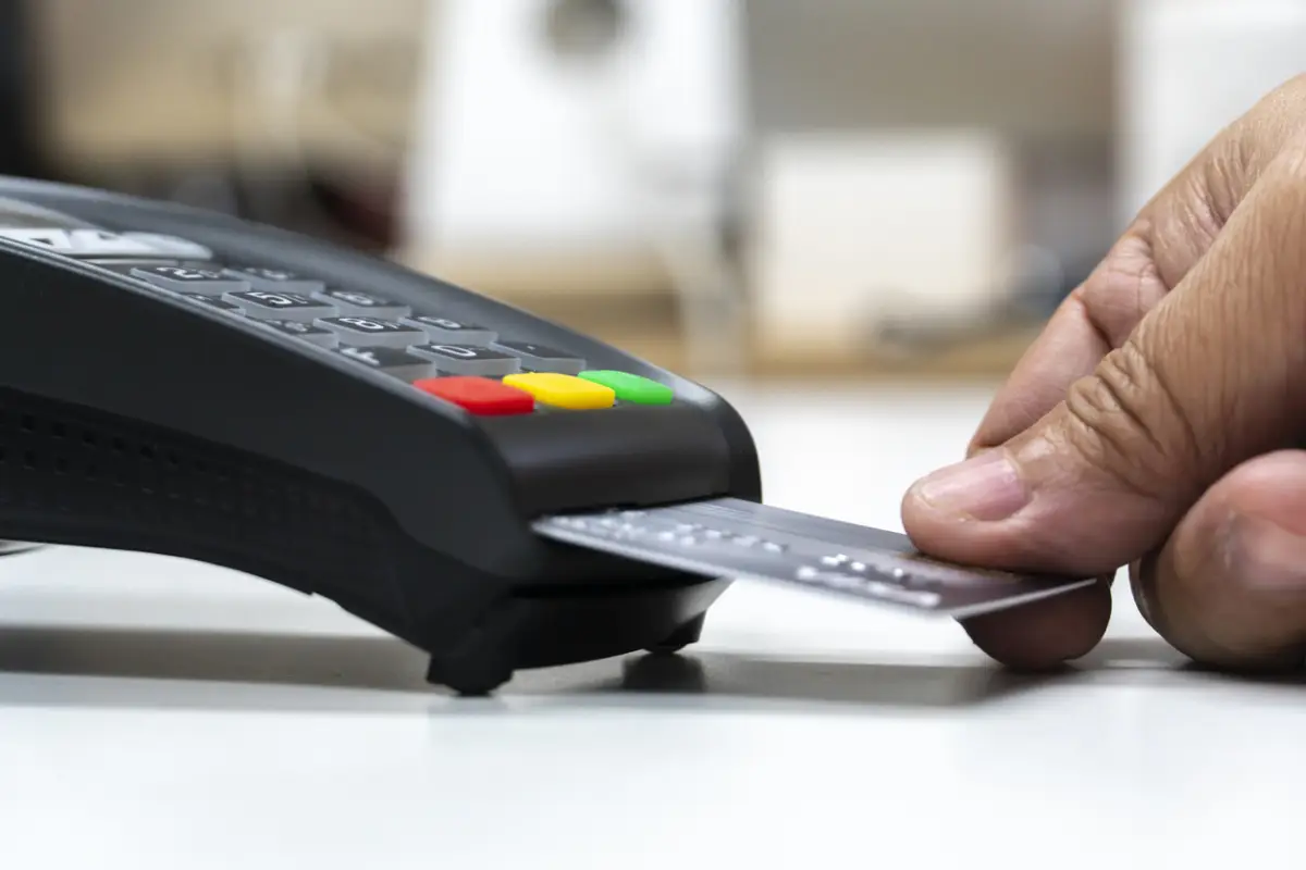 cambios en servicios financieros consumidores
