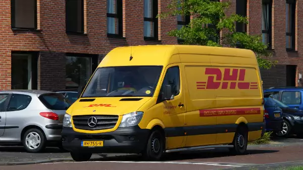 dhl camioneta mercedes