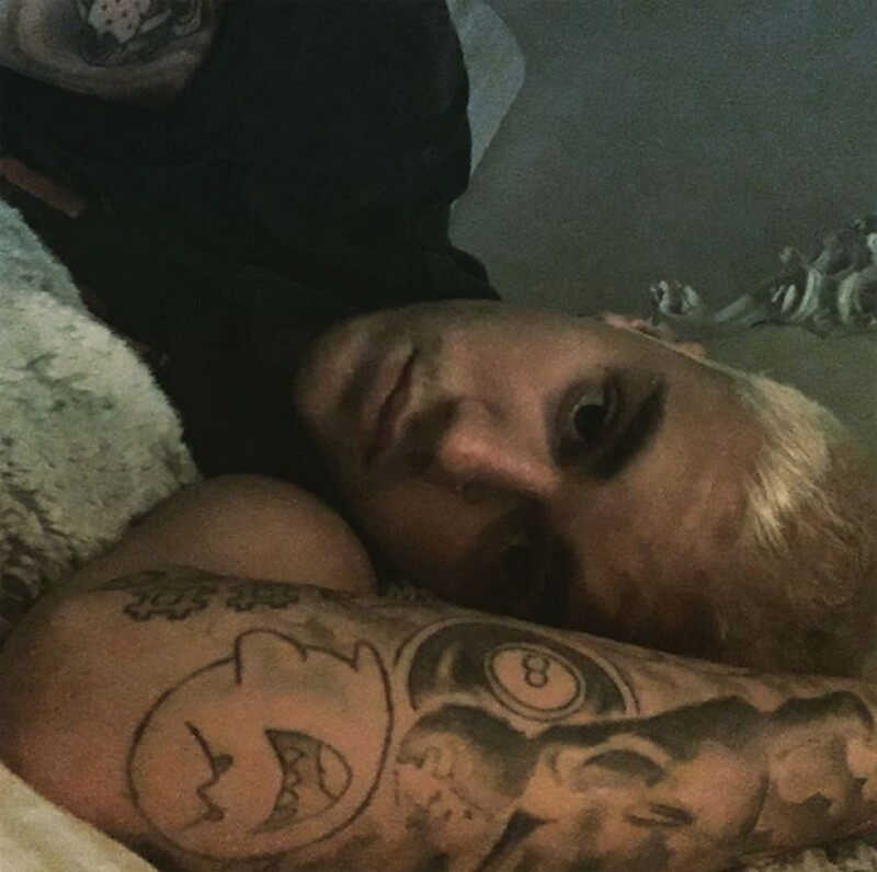 Las primeras horas de este viernes Justin también publicó esta selfie sin comentario alguno.