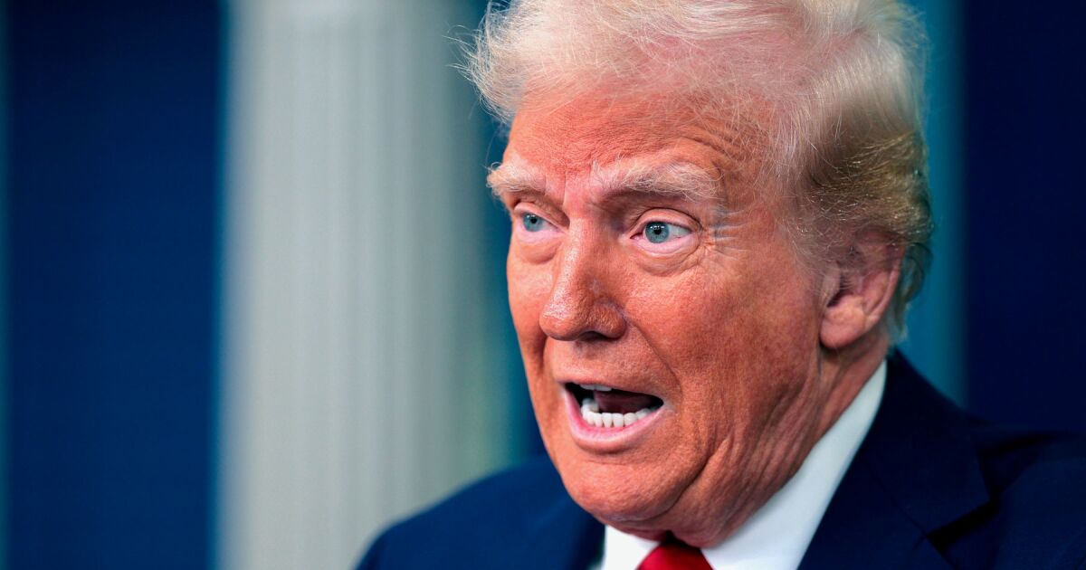 Trump, 1 Haziran itibariyle AB'yi% 50 tarifelerle tehdit ediyor