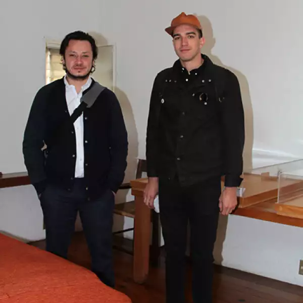 Saniego Sánchez y Brandon Johnson del Museo Boulder en Colorado
