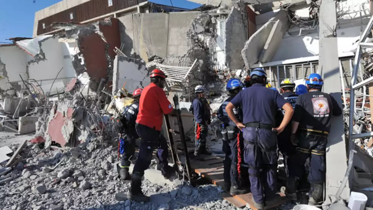 Las réplicas azotan Chile mientras el rescate continúa