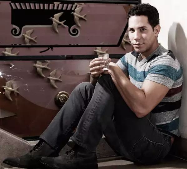 Christian Chávez desde las escaleras del Bonito, caballito en mano