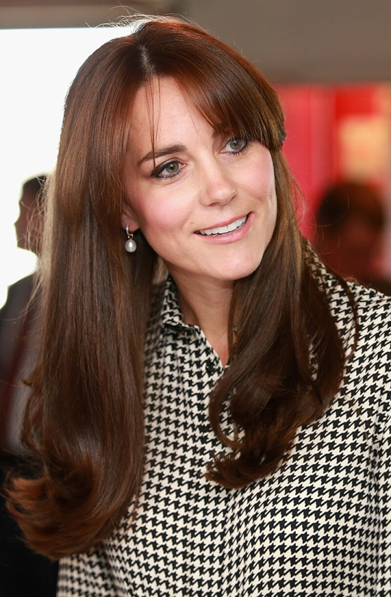 Kate lució cómoda su nuevo corte de pelo, ahora con fleco.