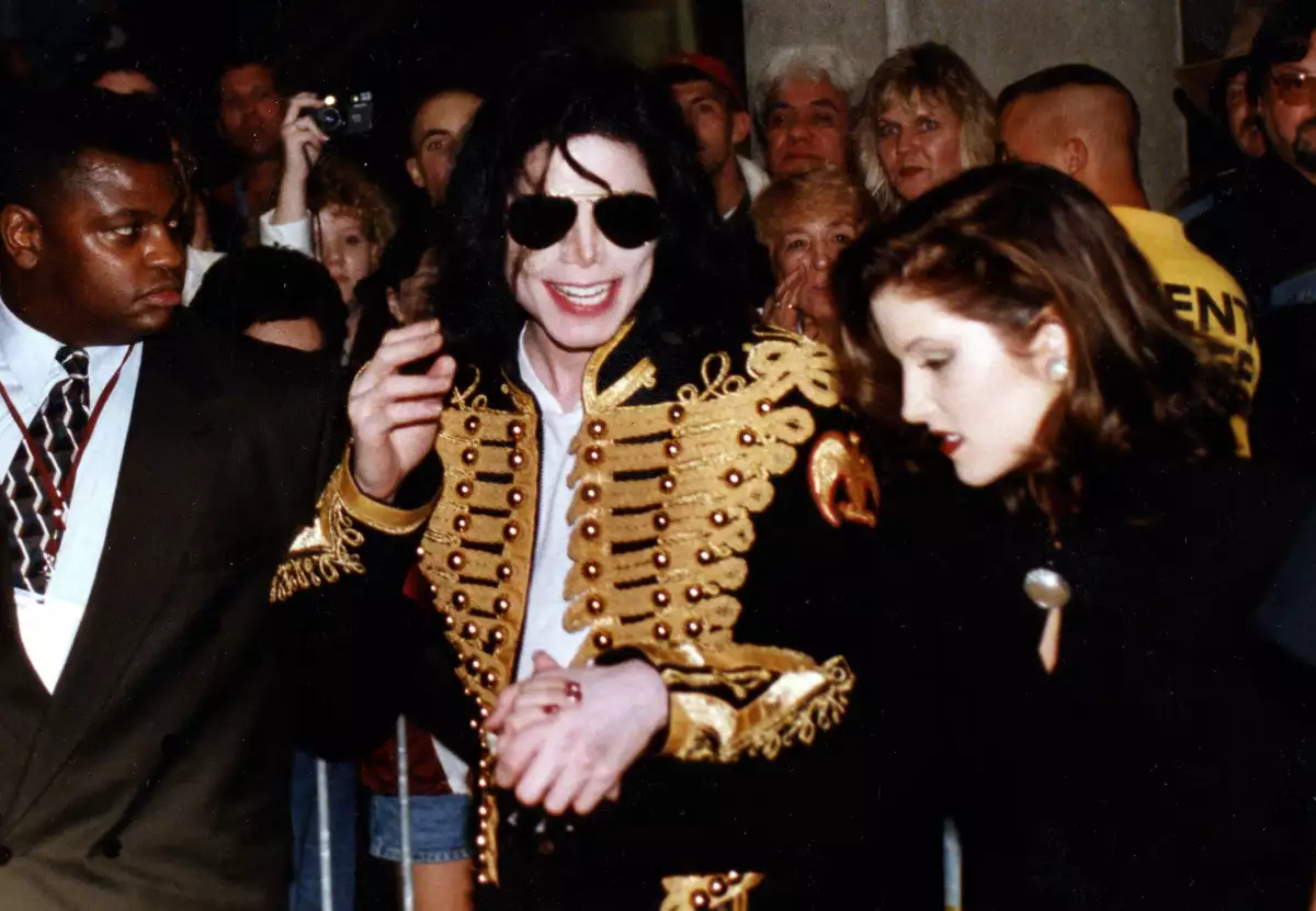 michael-jackson-y-lisa-marie-juntos.jpg