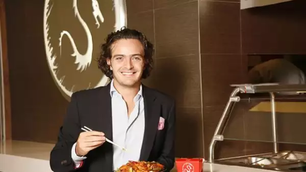 Sin importar su corta edad, incursionó en el mundo empresarial a los 20 años con un proyecto que el día de hoy es una realidad, el Su Yang.