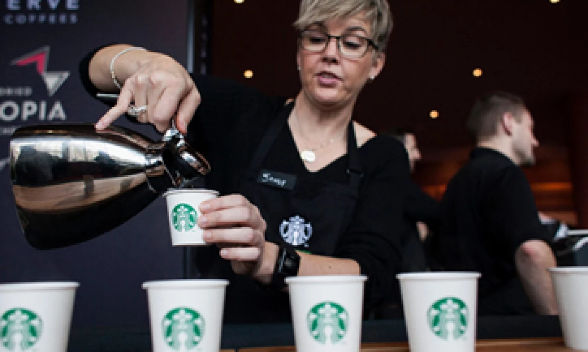 Starbucks también dee sortear el alza en el precio del café, que tocó recientemente un techo de dos años. (Foto: Reuters)