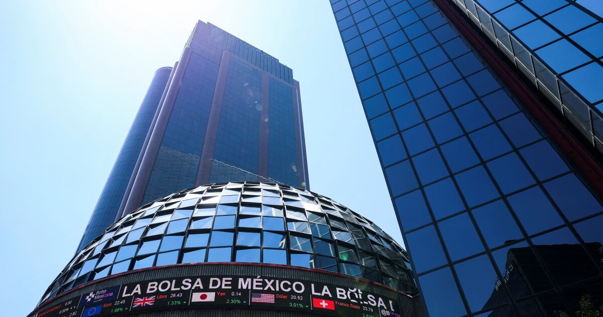 Acciones de Grupo México se recuperan 2.37% tras revés a oferta por Banamex