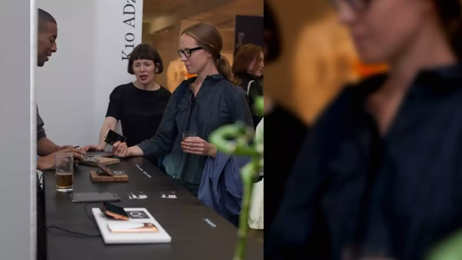 AD ZERO smartphone bambú 02