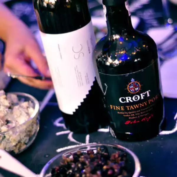 Amelie Peche y Vinoteca