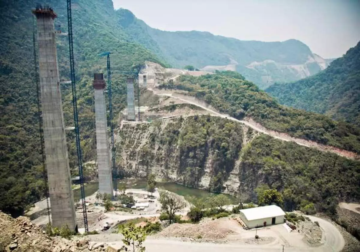 Construcci�n puente