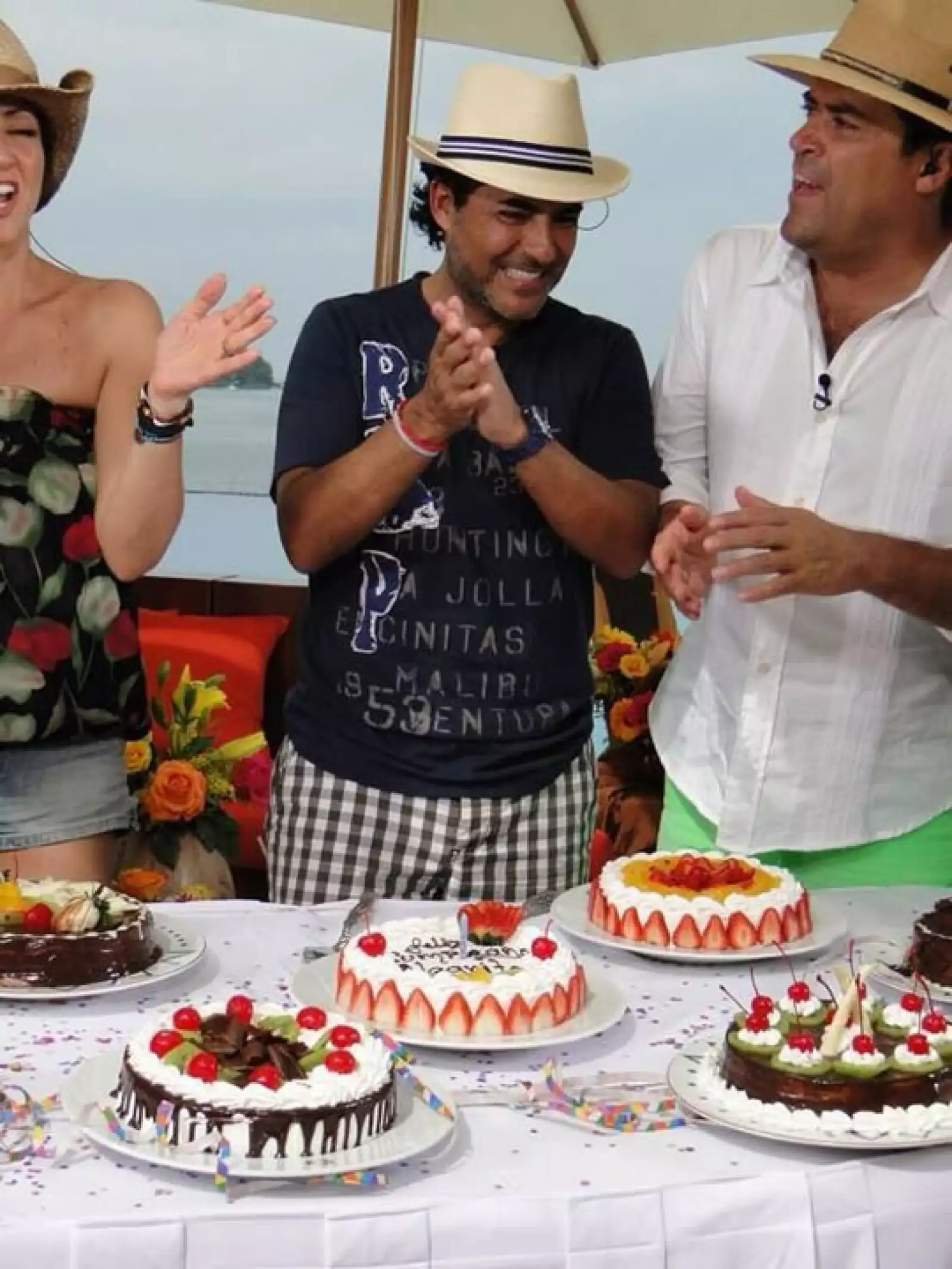 El "Negro" Araiza festejó su cumpleaños en compañía de sus amigos y compañeros de "HOY".