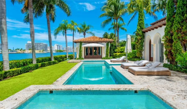 Mansion que perteneció a Cher