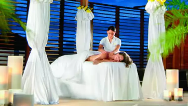 El spa Willow Stream, dentro del hotel Fairmont de Playa del Carmen, cuenta con una decoración inspirada en motivos mayas, que incluyen mármol verde de Guatemala. (Foto: Cortesía)