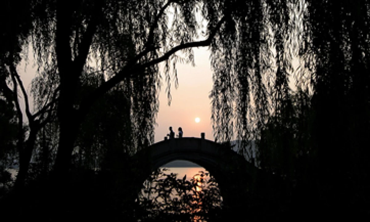 A pesar de que lo usan muy poco, los habitantes de Hangzhou consideran el puente como un lugar histórico y representativo de la localidad. (Foto: AP)