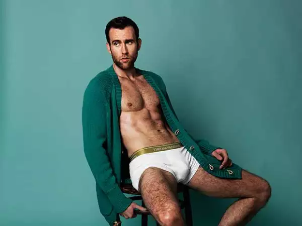 Las fotos sexys de Matthew Lewis abochornaron hasta a la misma JK Rowling.