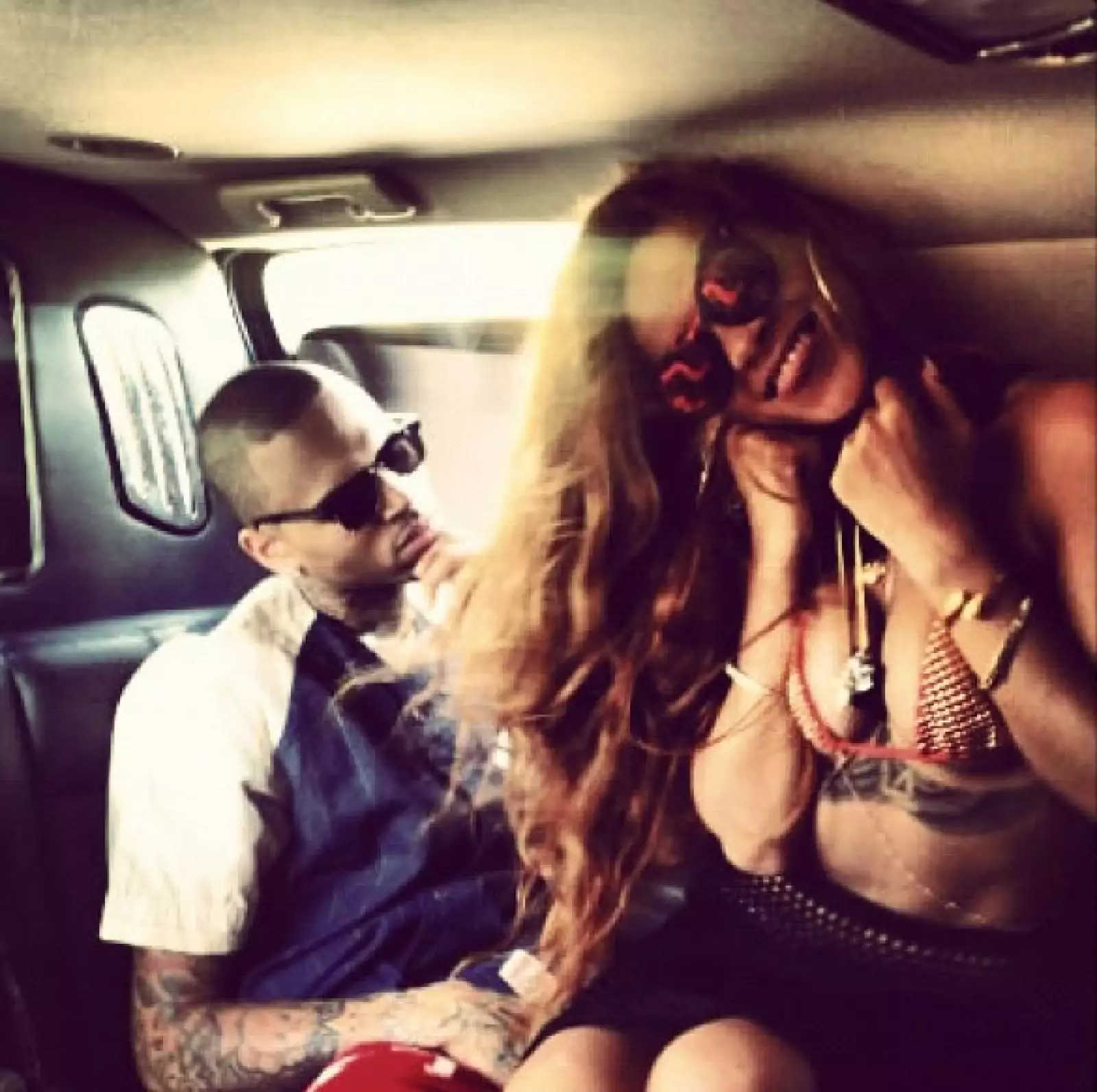 Sexy hasta en el coche.