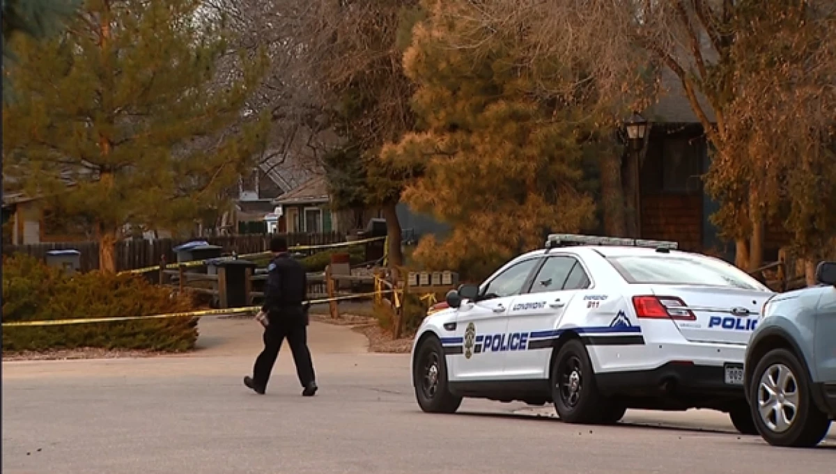 Longmont policía apuñalada mujer