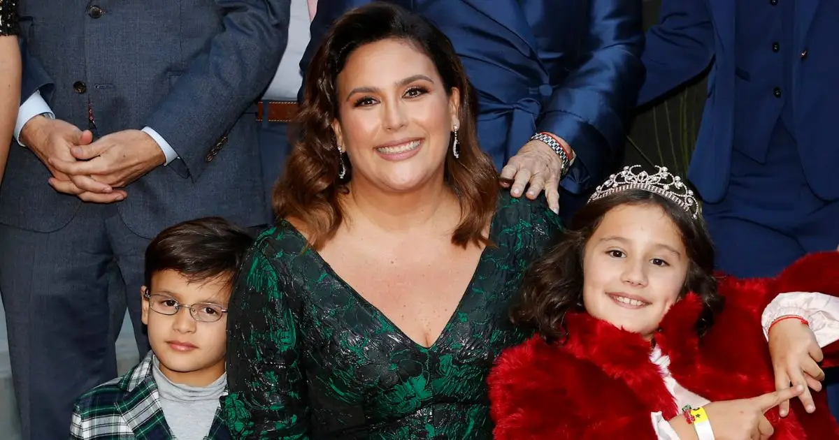 angelica-vale-y-sus-hijos.jpg