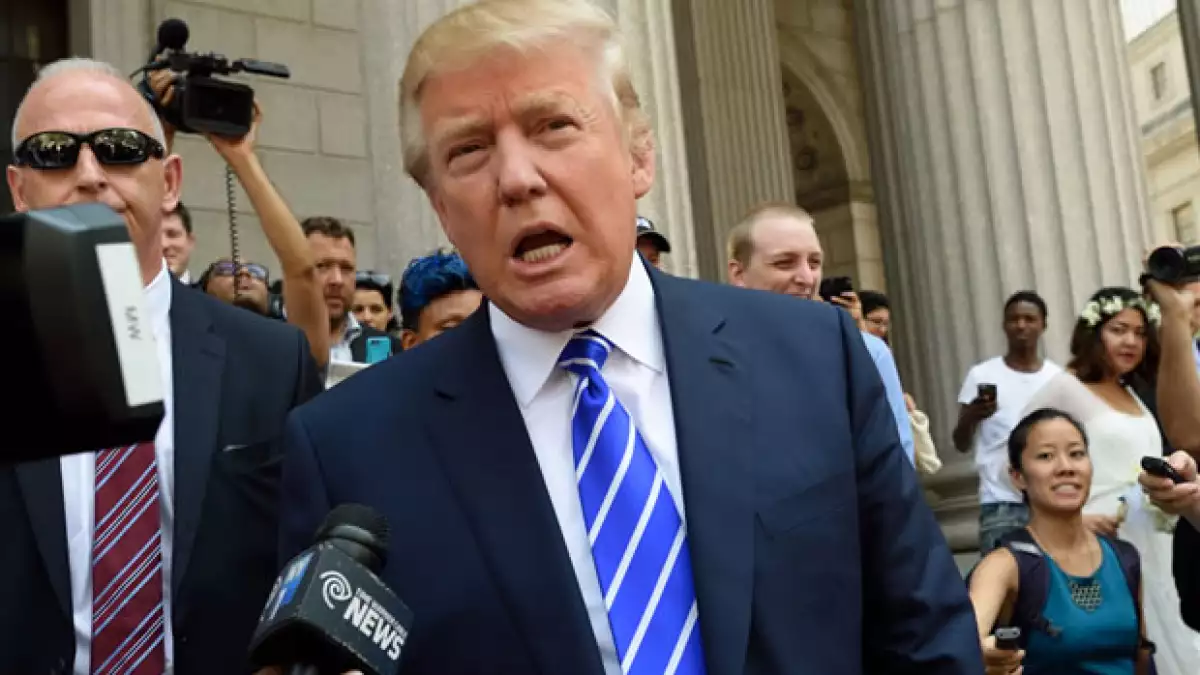 El aspirante republicano Donald Trump expulsó este martes de una conferencia de prensa al periodista mexicano Jorge Ramos, de la cadena Univision.
