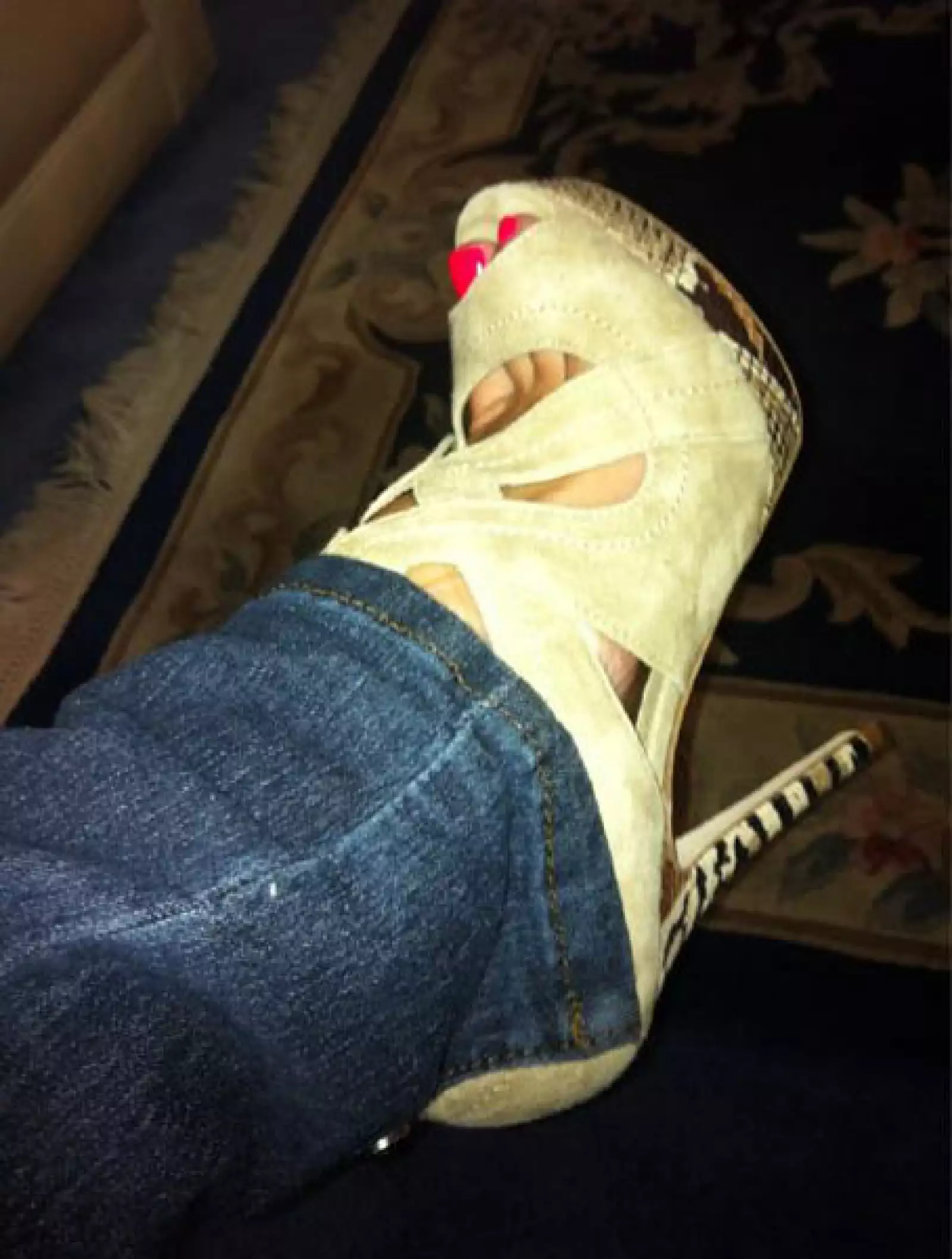 Y nuevo color de pedicure!!!, expresó la cantante al subir esta imagen.