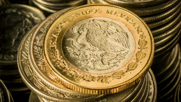 billetes de pesos mexicanos.