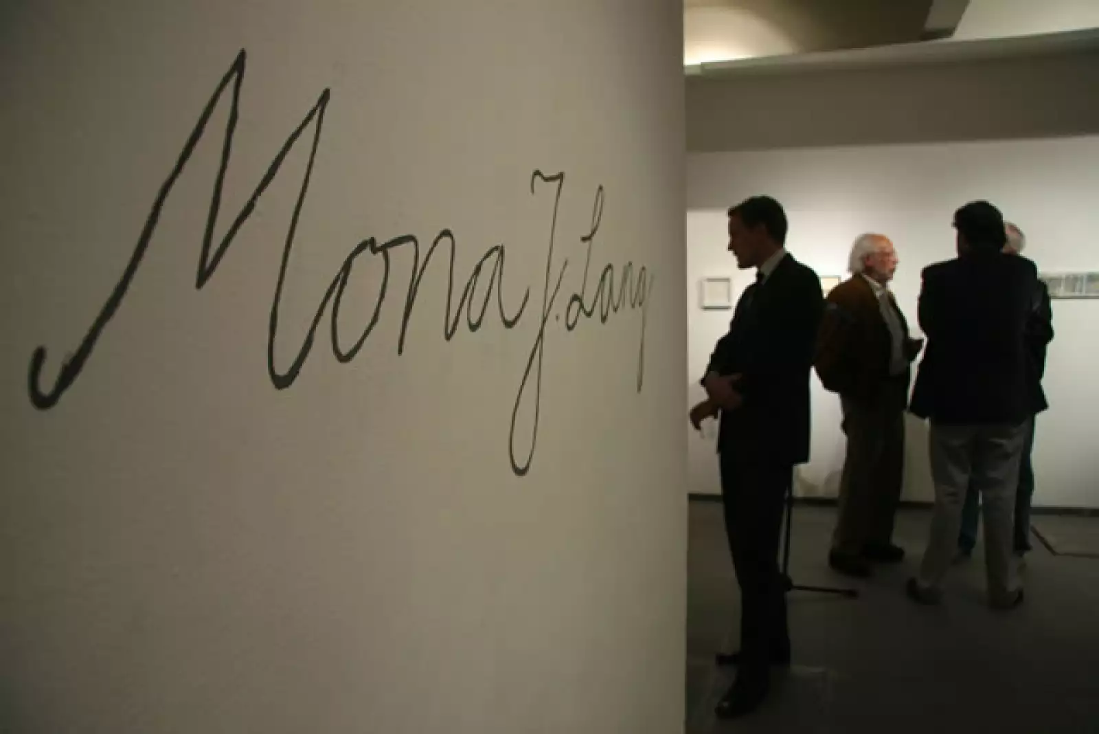 Exposición de Mona J. Lang con Rebeca De Alba.