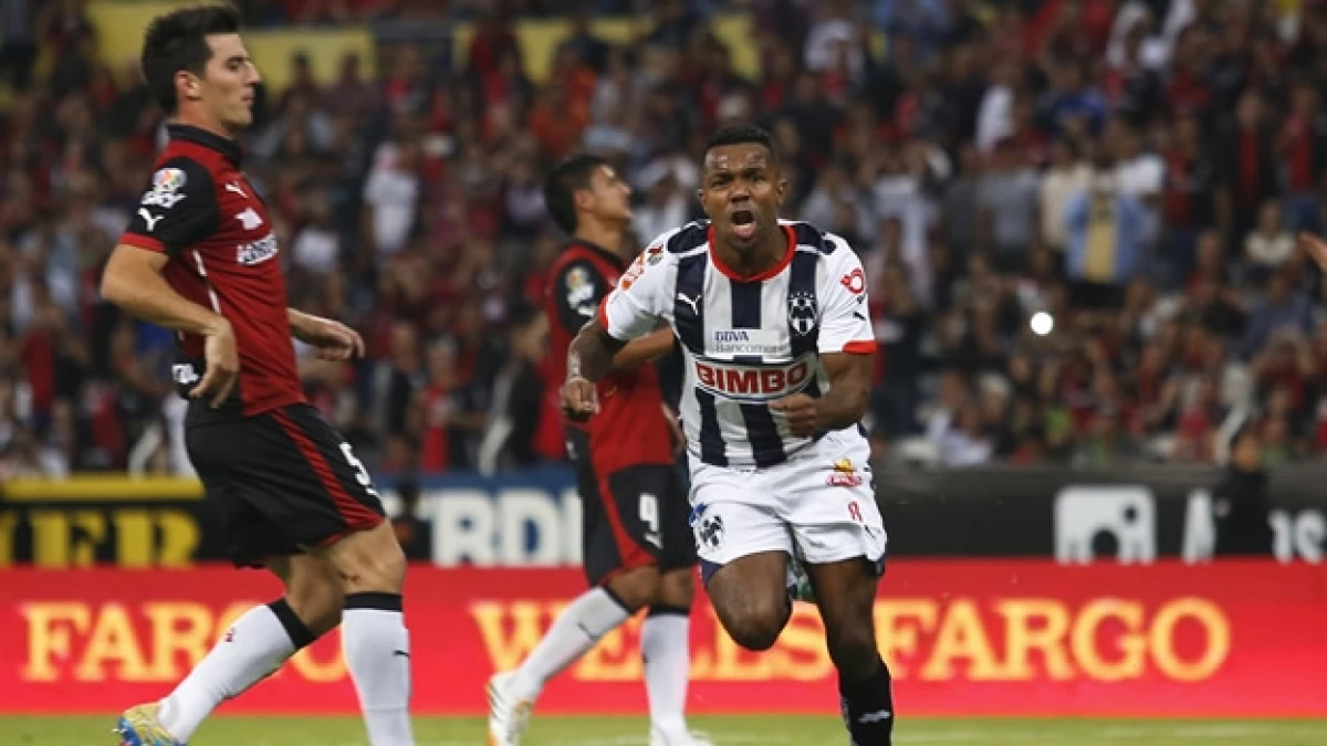 El colombiando Dorlan Pabon celebra el gol con el que comenzó la remontada global de Monterrey contra Atlas