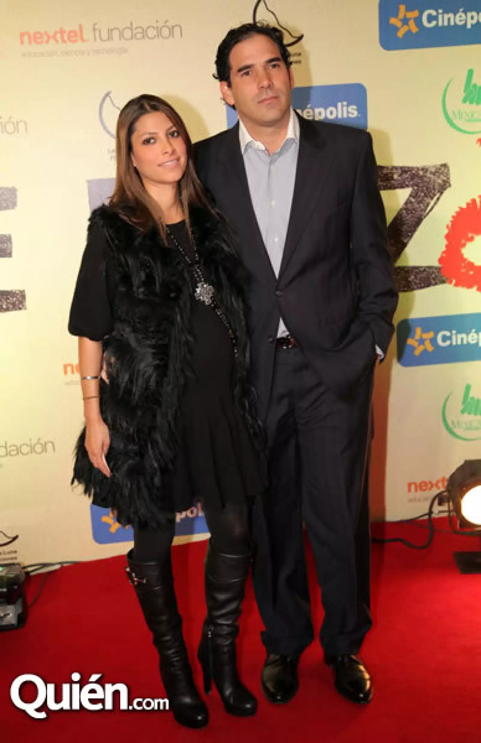 Sylvana Beltrones mostró su embarazo junto a su esposo, el diputado Pablo Escudero.