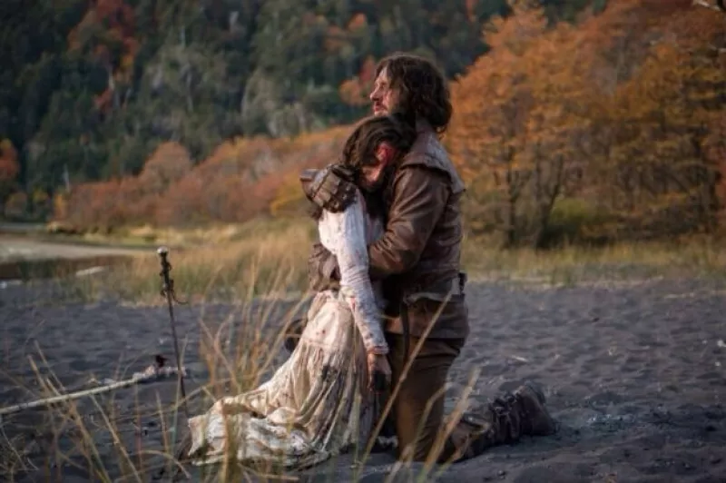 La actriz viajó hasta Chile para filmar la serie de época “Sitiados”, un proyecto de Fox que pretende tener un alcance global.